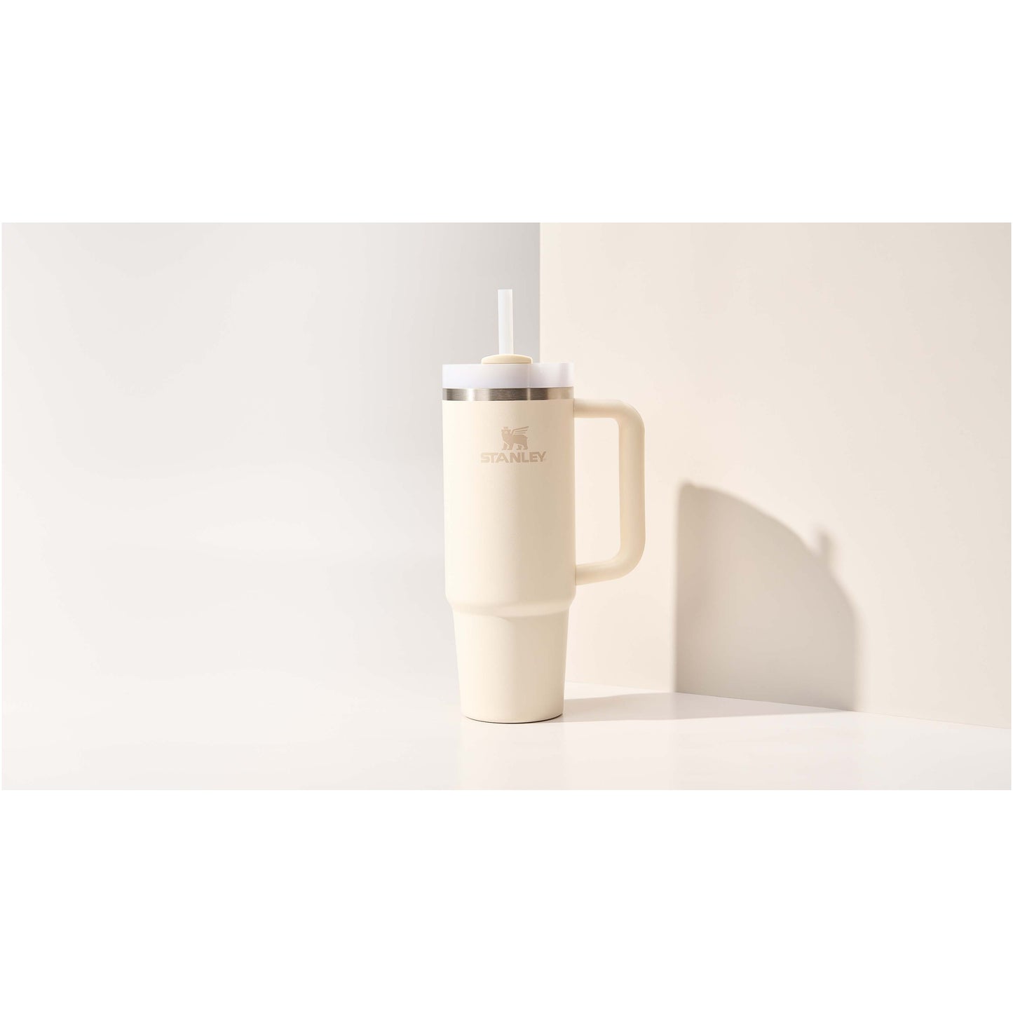 Stanley Quencher® H2.0 FlowState™ 890 ml isolerad mugg i återvunnet rostfritt stål