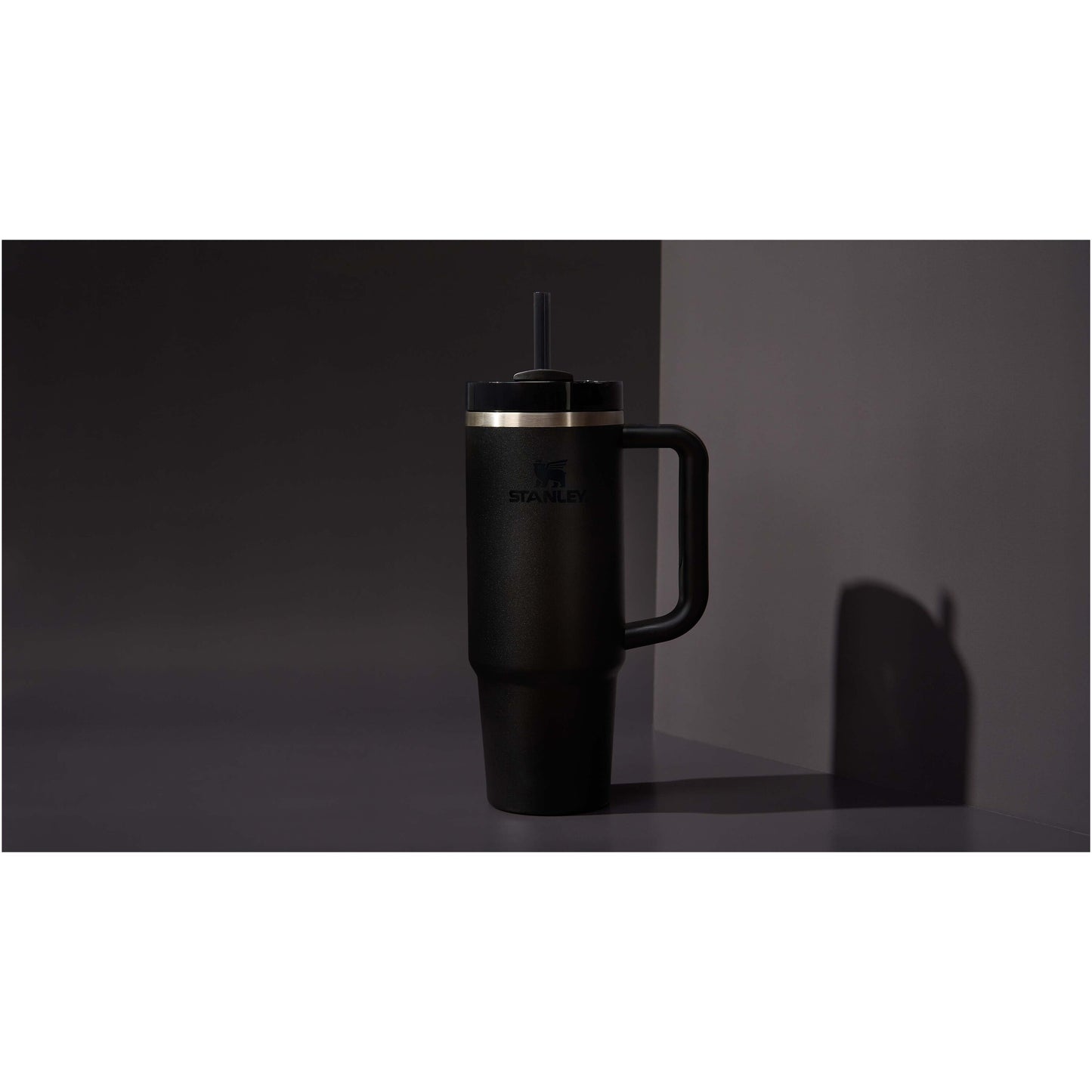 Stanley Quencher® H2.0 FlowState™ 890 ml isolerad mugg i återvunnet rostfritt stål