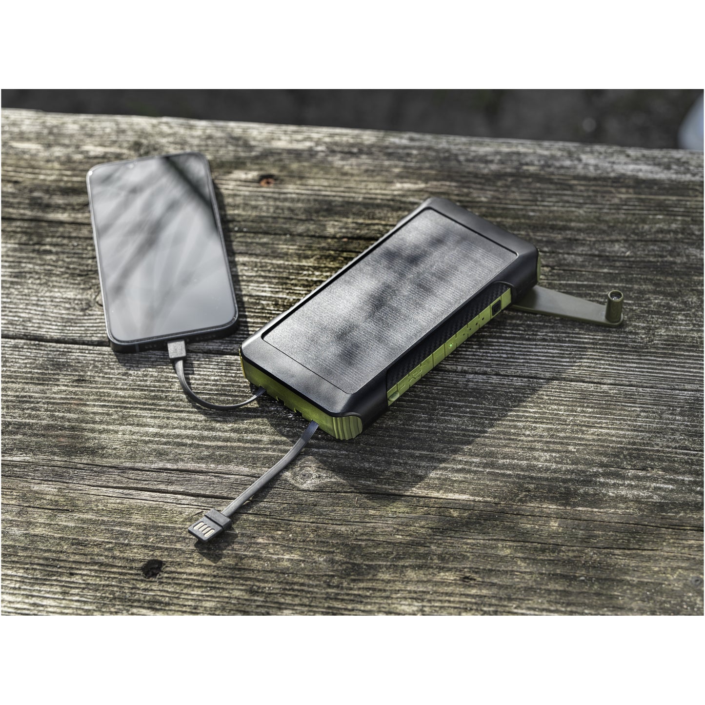 Soldy 10 000 mAh powerbank med soldynamo av RCS-återvunnen plast
